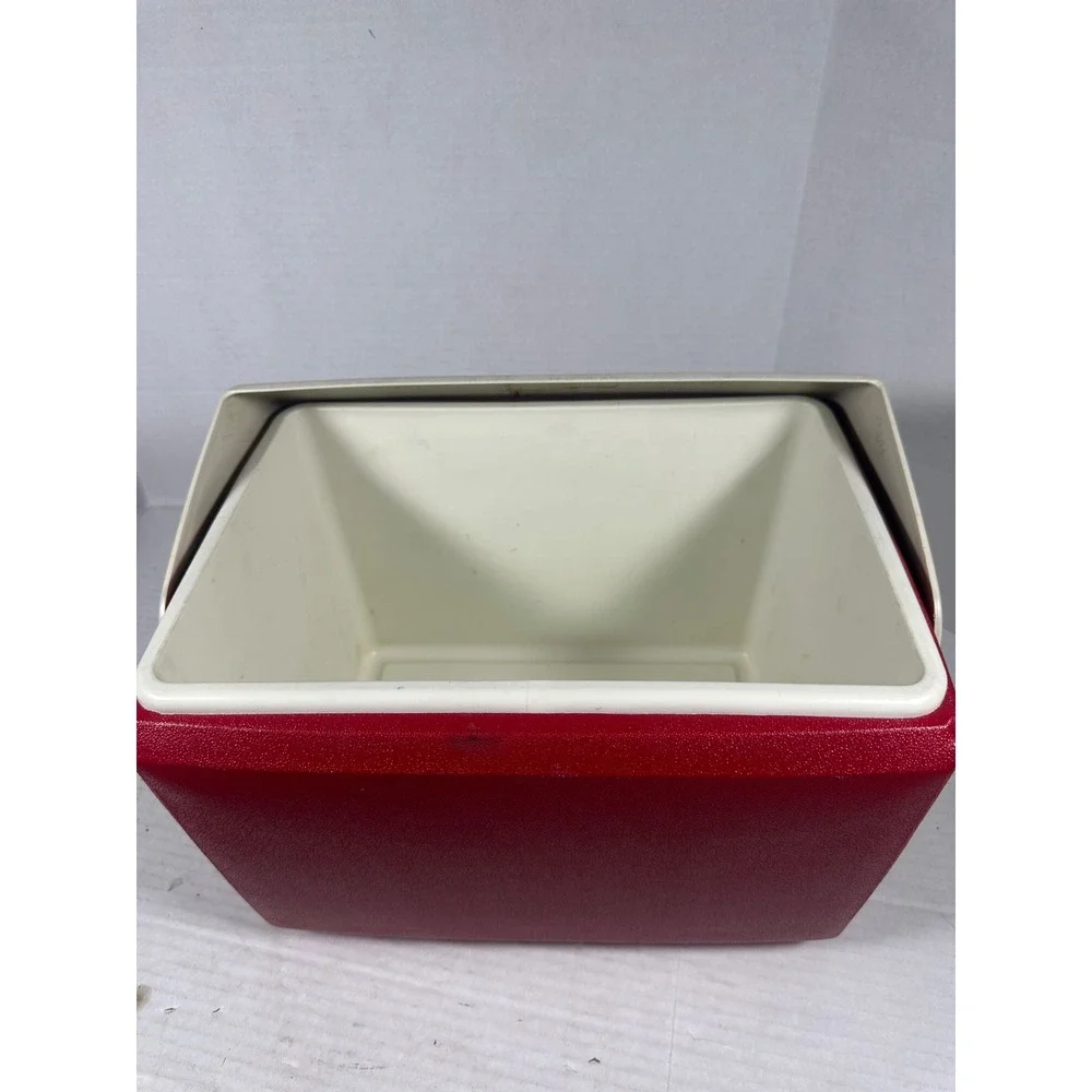 Vintage Igloo Playmate Cooler 7Up Cherry 7Up Gold Soda Advertising Red‎ White